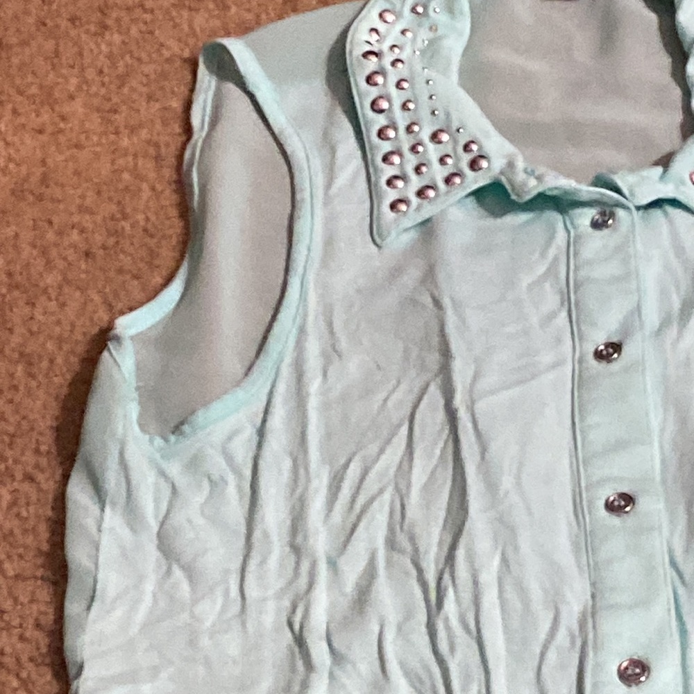 Tank-Top Buttoned Shirt - Picture 5 of 10